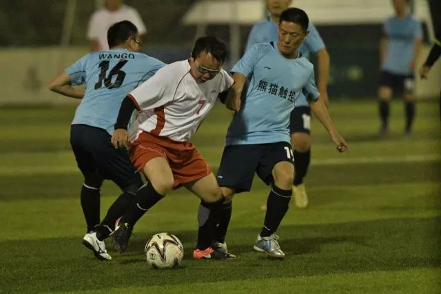 浓眉38+12詹姆斯27+10 湖人力克猛龙终结连败